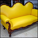 Neubezug eines Sofas in gelben Leder für die Firma Deerberg